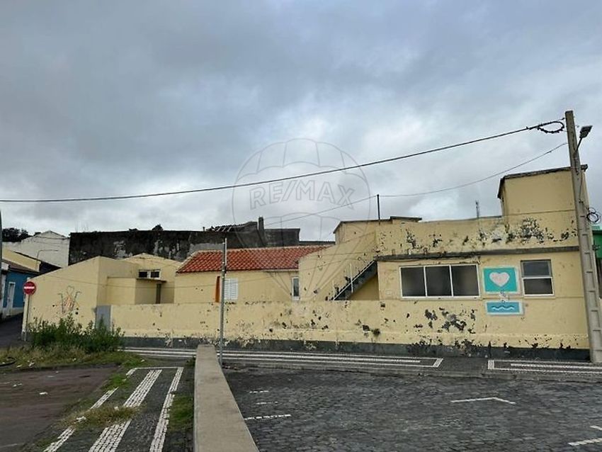 小楼房或独栋别墅出售在Rua dos Caçadores