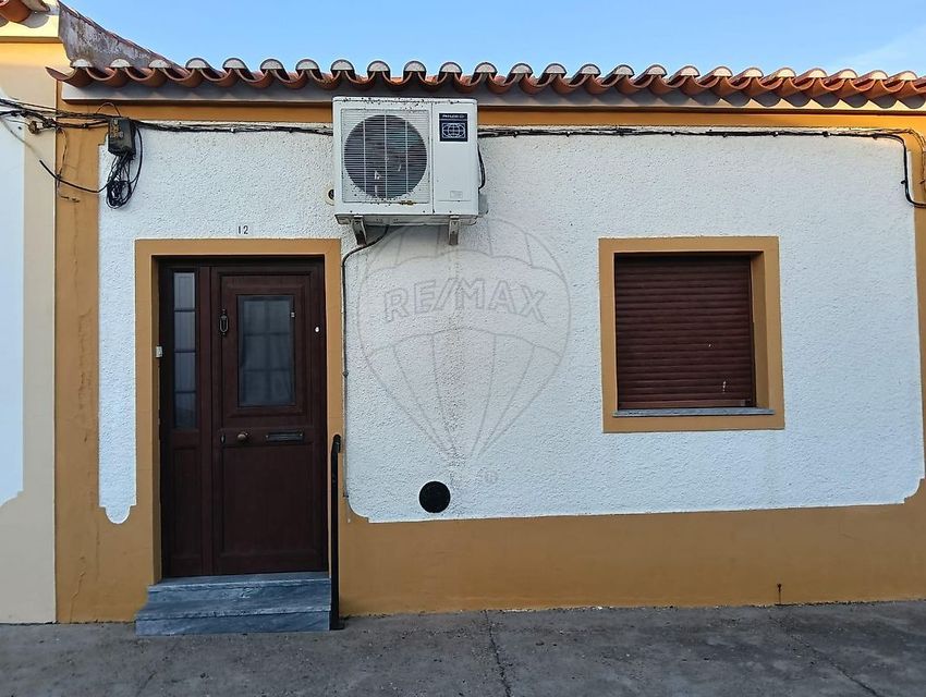 小楼房或独栋别墅出售在Rua Nova de Barrancos