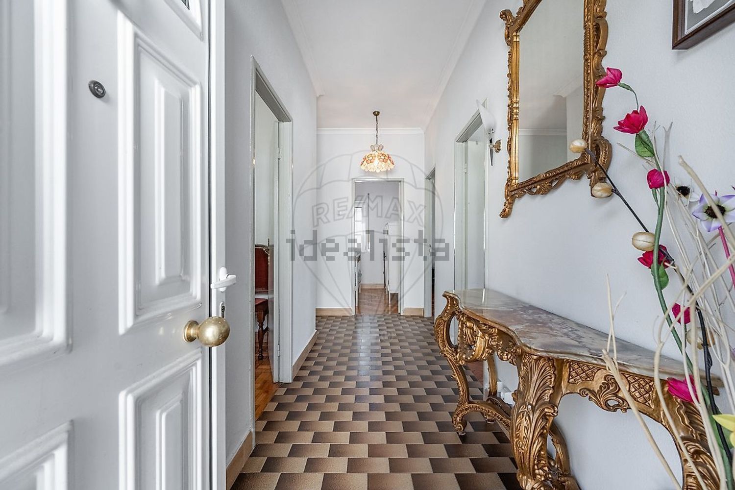 小楼房或独栋别墅出售在Rua São Miguel - 过道