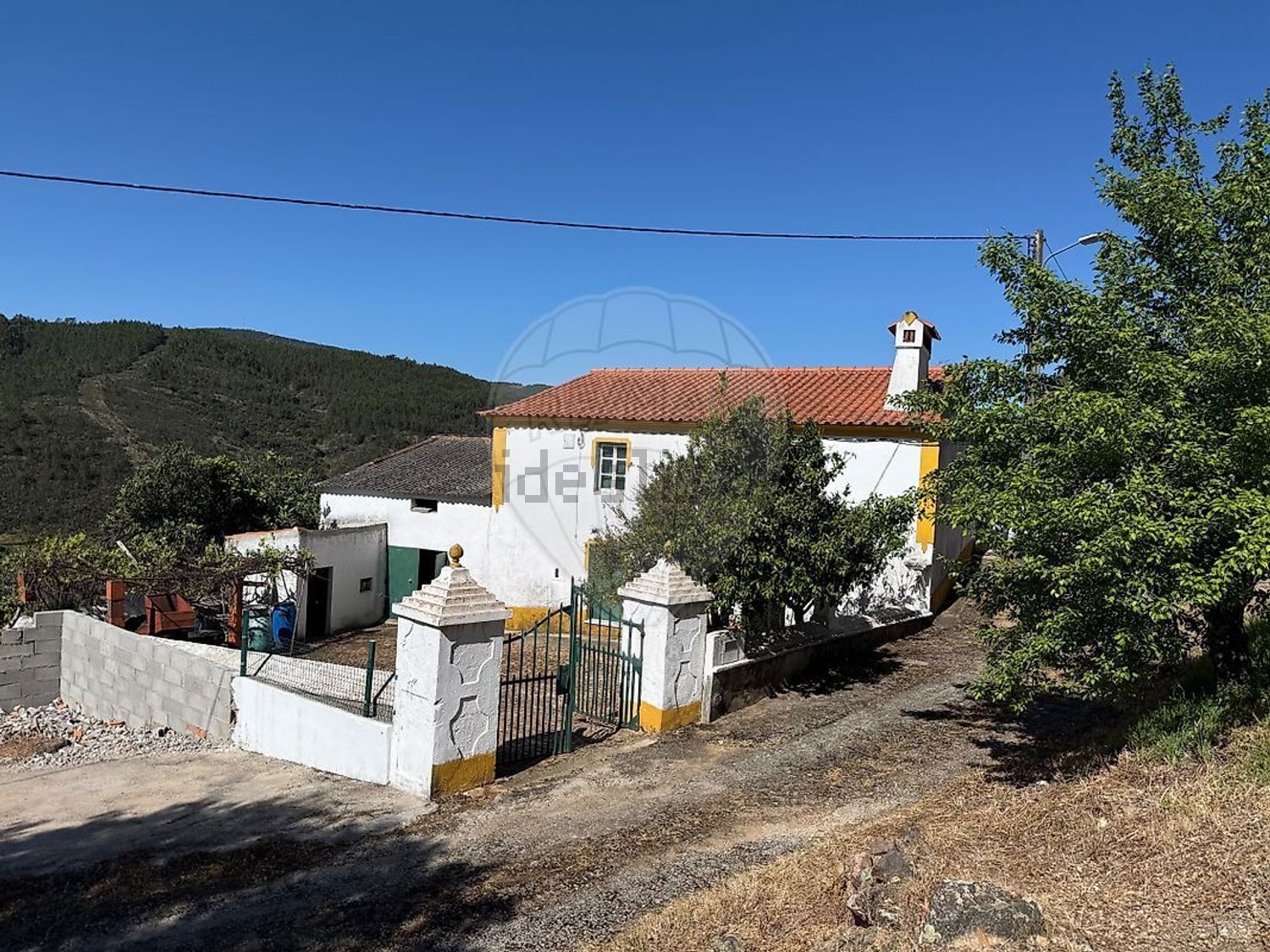 小楼房或独栋别墅出售在Estrada Sem Nome - 外立面