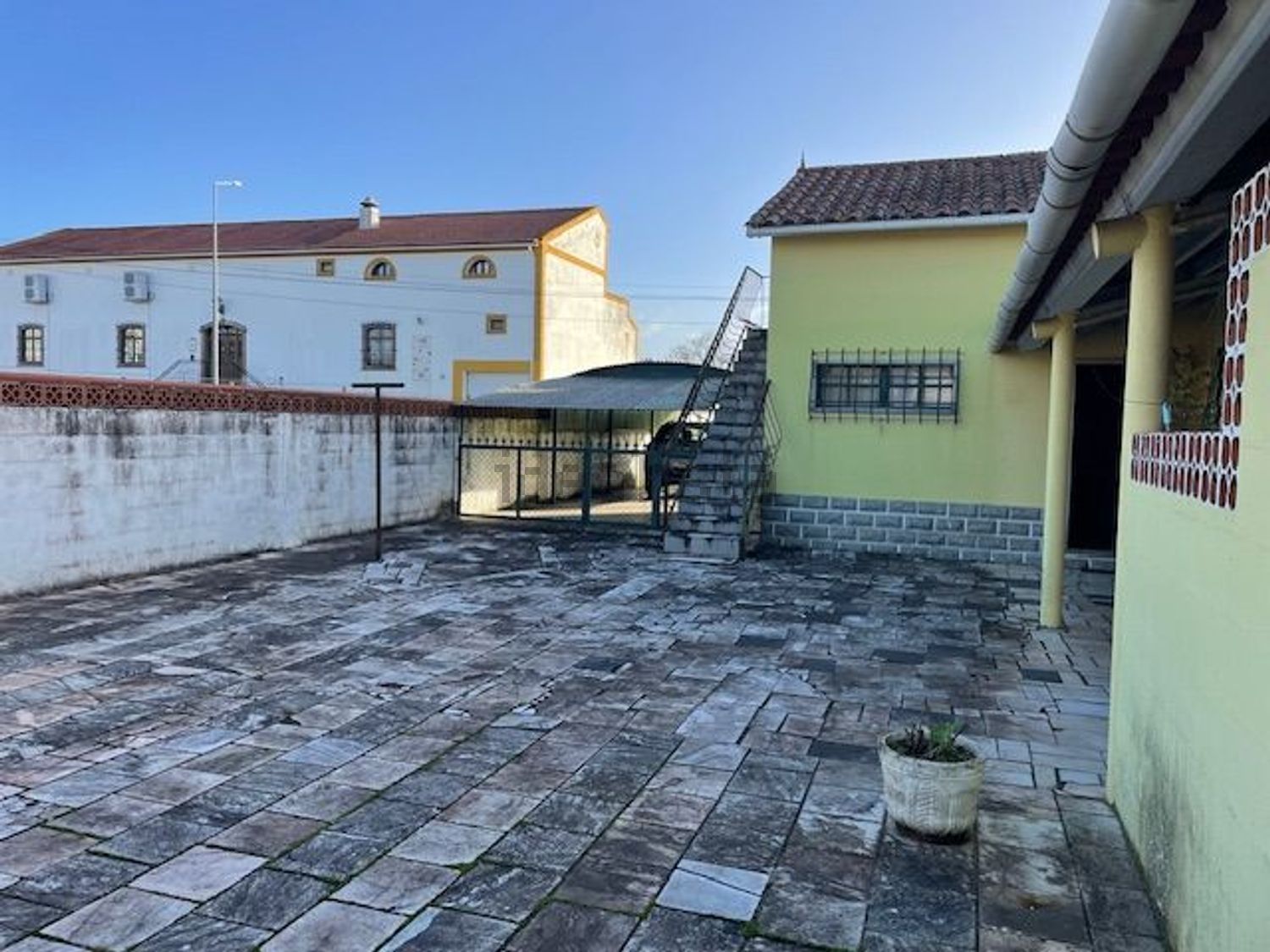 小楼房或独栋别墅出售在Rua da Estação - 详情