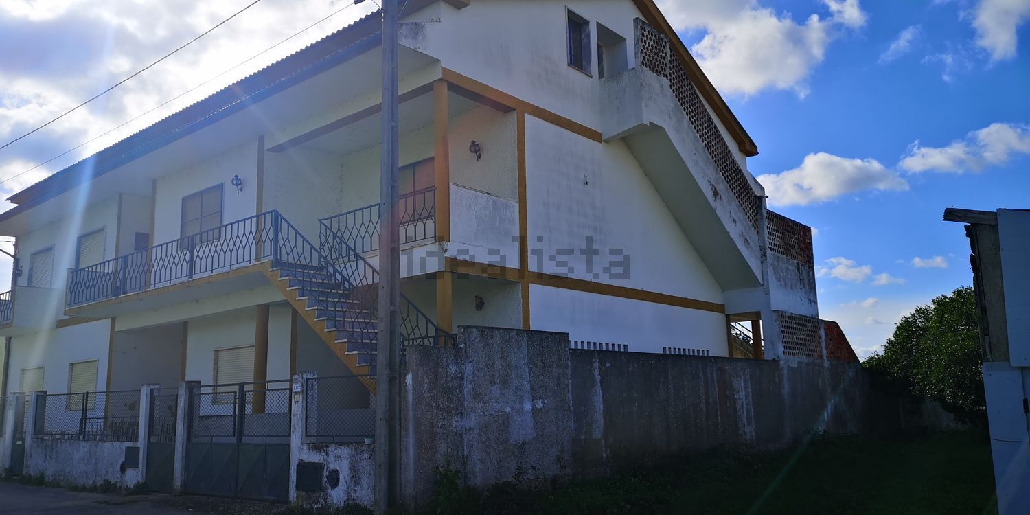 小楼房或独栋别墅出售在Rua do Centro Agrícola - 外立面