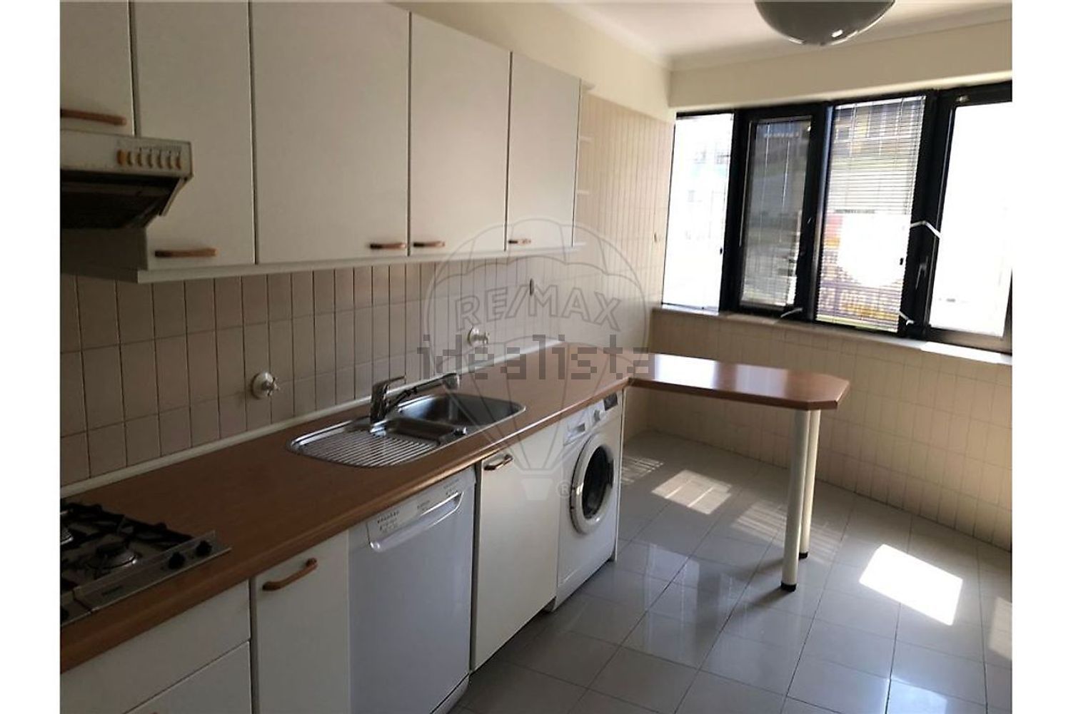 出租公寓 t3在Rua Julieta Ferrão - 厨房