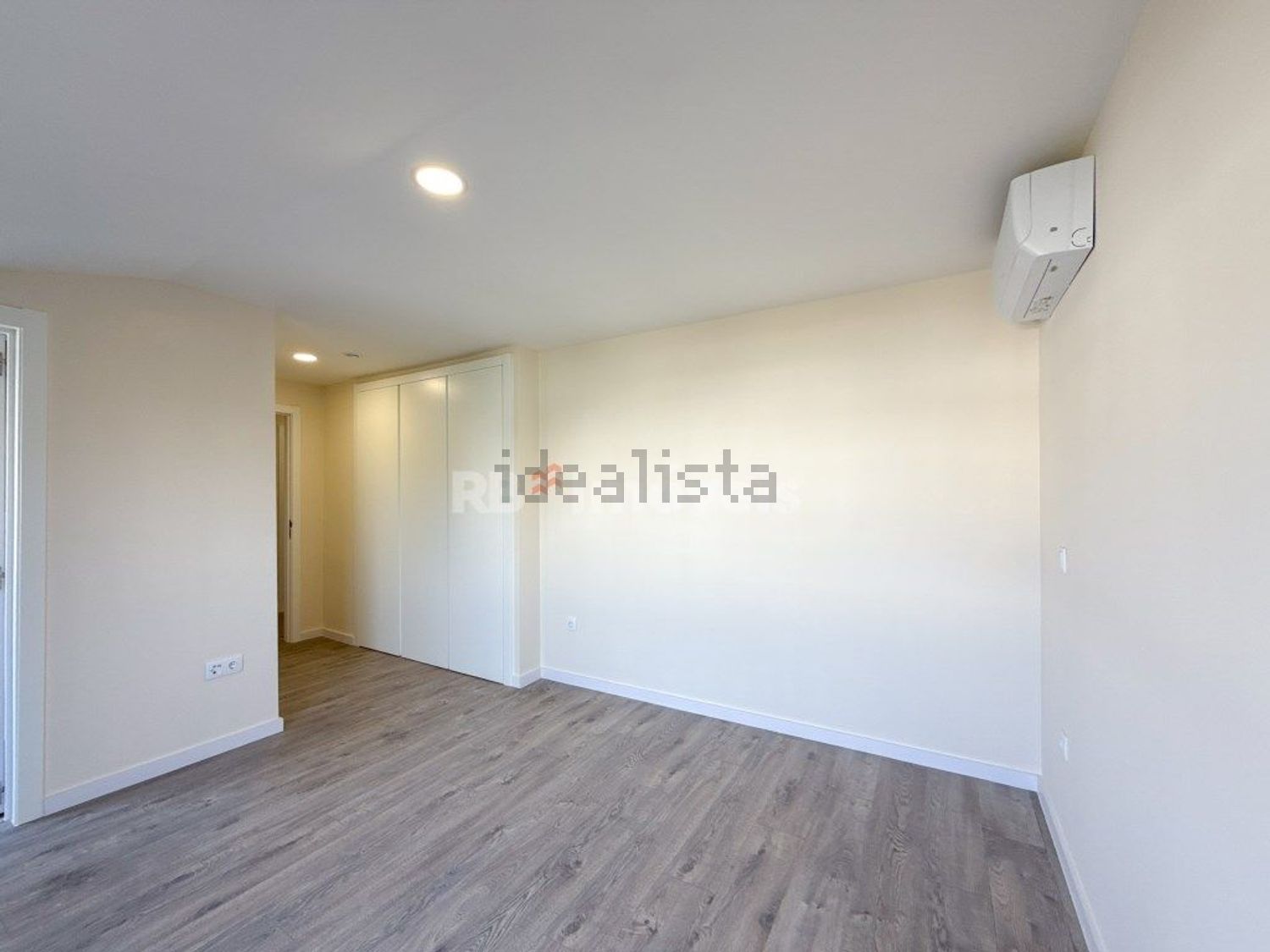公寓 t4出售在Rua da Rainha Santa Isabel, 17 - 居住