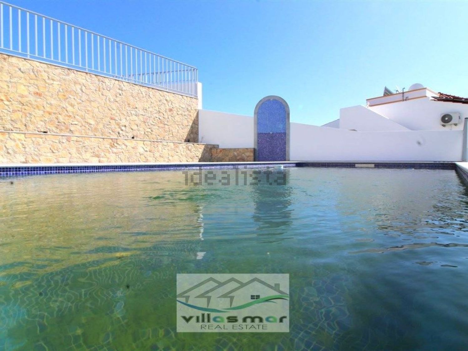 小楼房或独栋别墅出售在Centro de Castro Marim - 游泳池