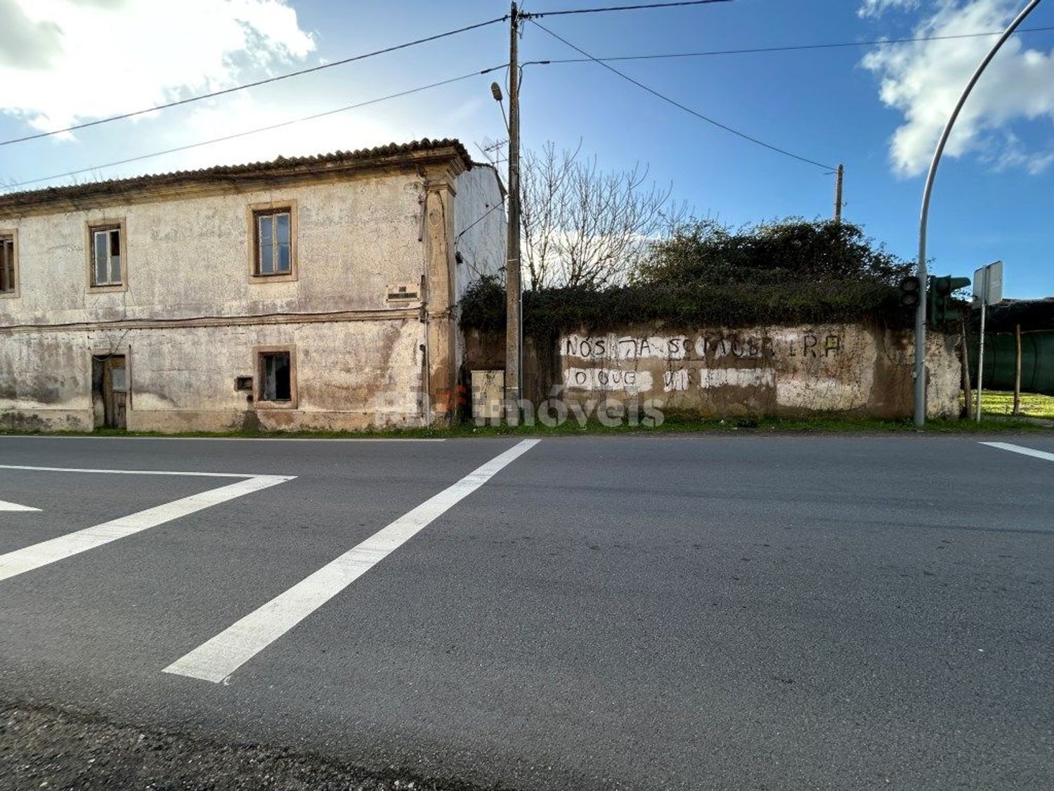 小楼房或独栋别墅出售在Rua Doutor João Augusto da Silva Martins, 100 - 外立面