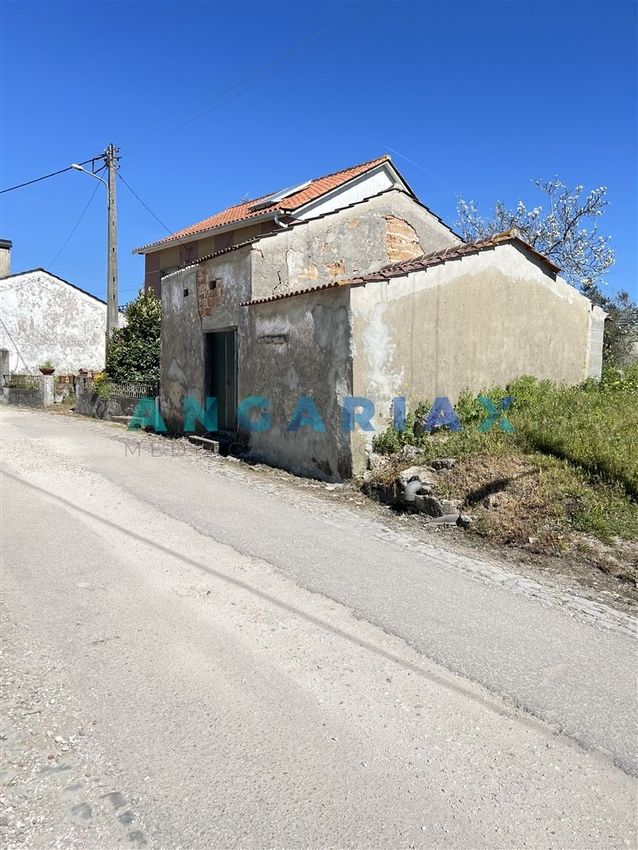 小楼房或独栋别墅出售在Rua de Cima, 15
