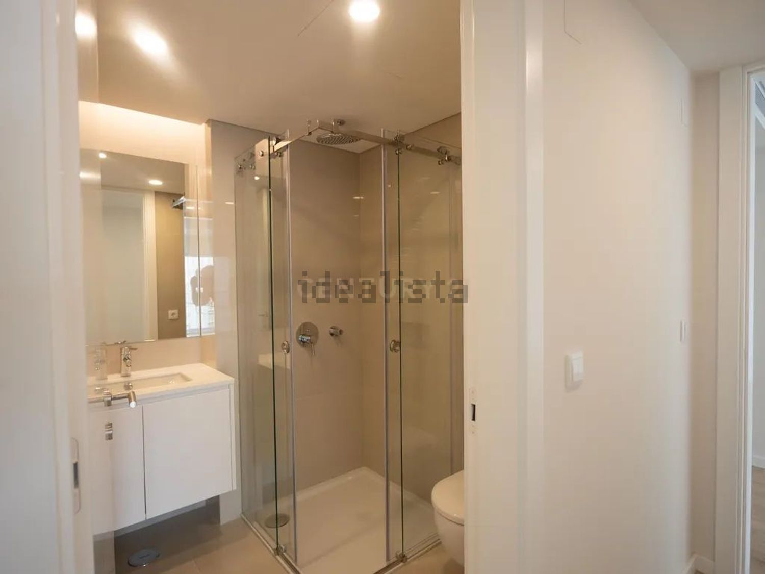公寓 t2出售在Rua Sarmento de Beires, 47 - 卫生间