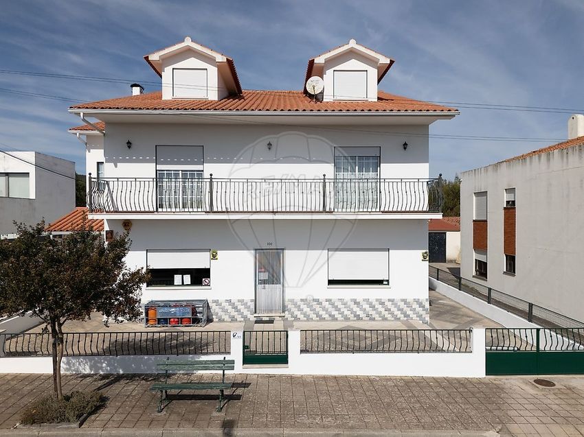 小楼房或独栋别墅出售在Rua Annes de Oliveira