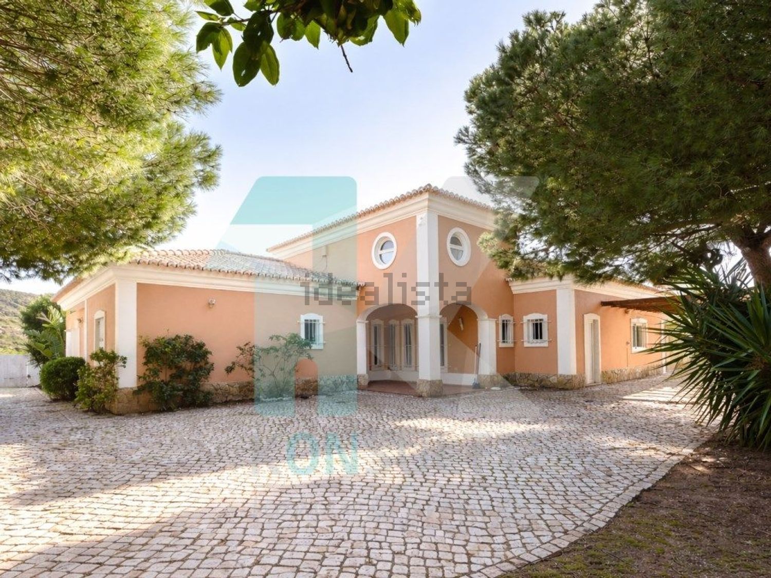 小楼房或独栋别墅出售在Praia da Luz - 外立面