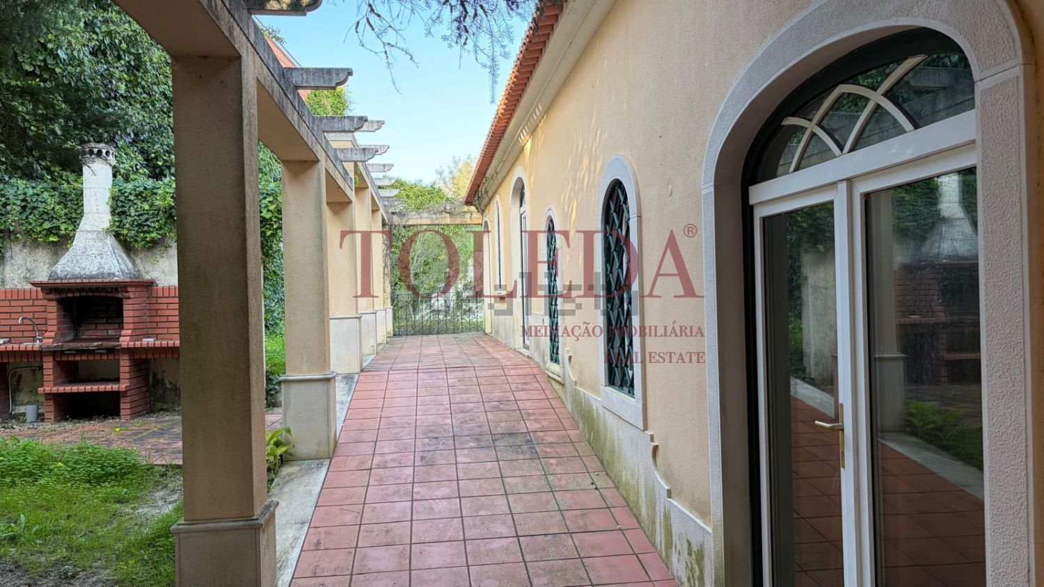 小楼房或独栋别墅出售在Azambuja - 阳台