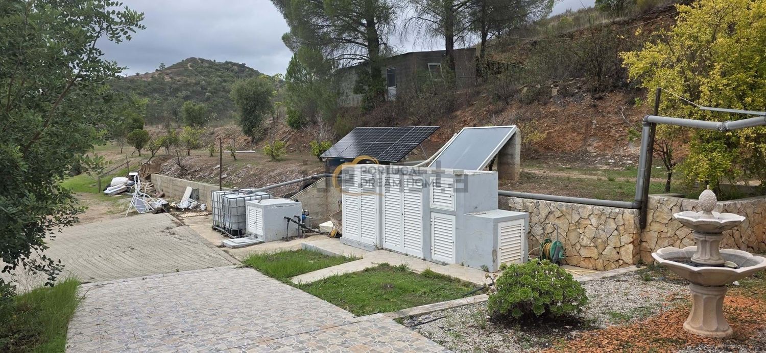 小楼房或别墅出售在Salir - 外立面