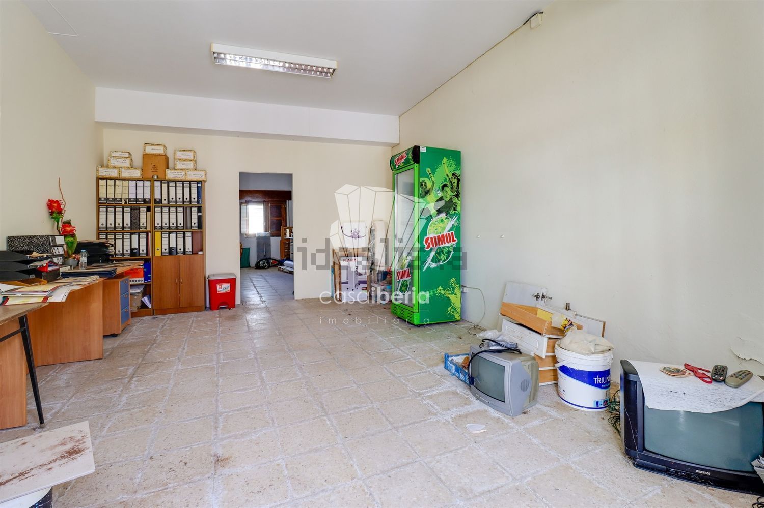 小楼房或独栋别墅出售在Cidade de Lagoa - 仓库