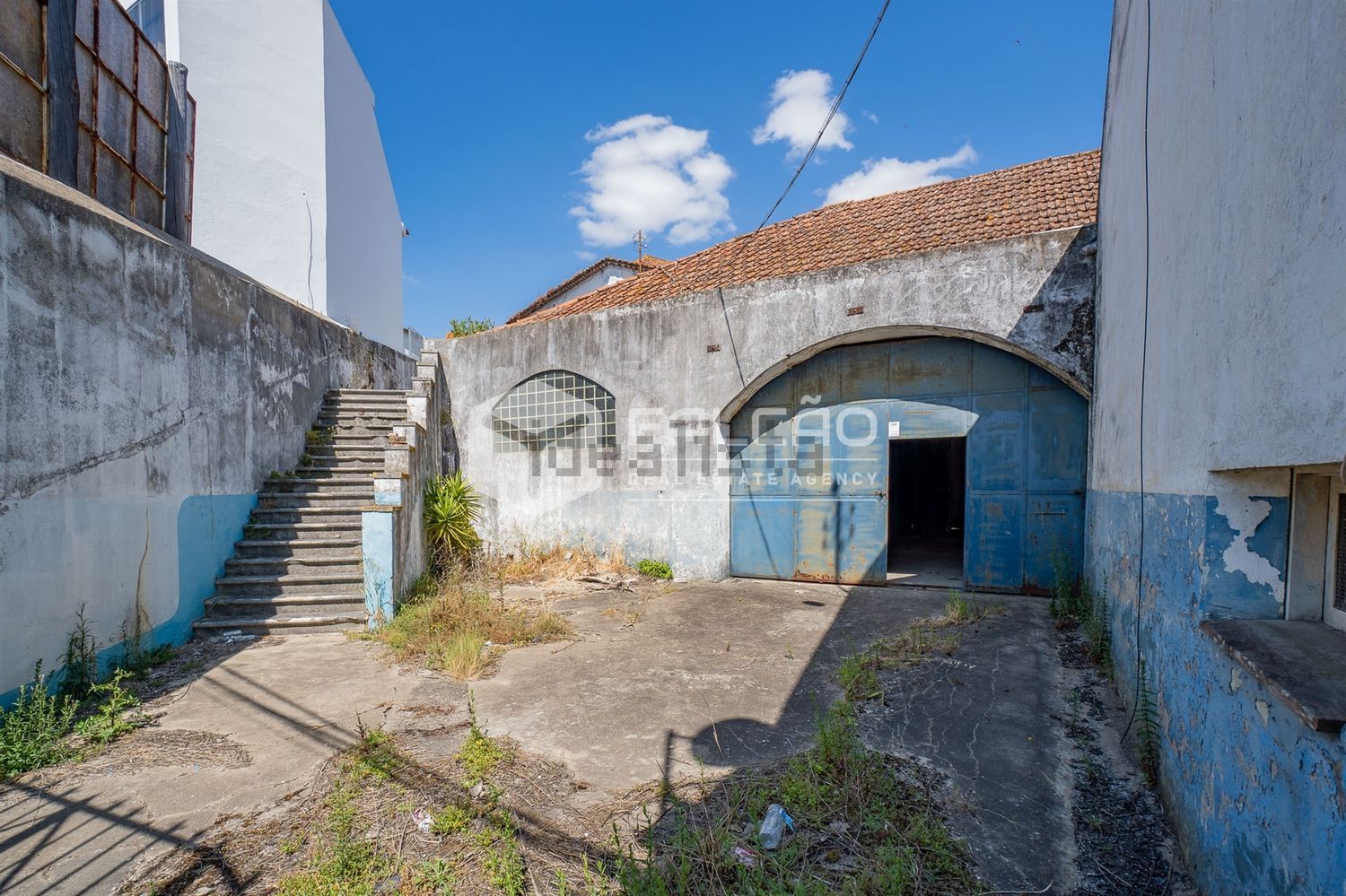 小楼房或独栋别墅出售在Cidade de Santarém - 仓库