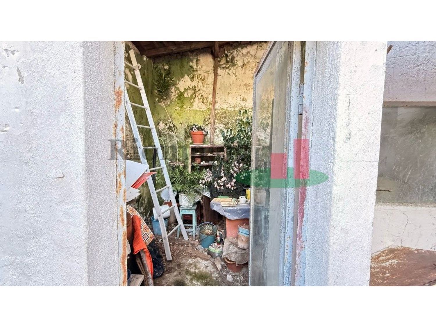 小楼房或独栋别墅出售在Rua Mouzinho de Albuquerque, 18 - 照片