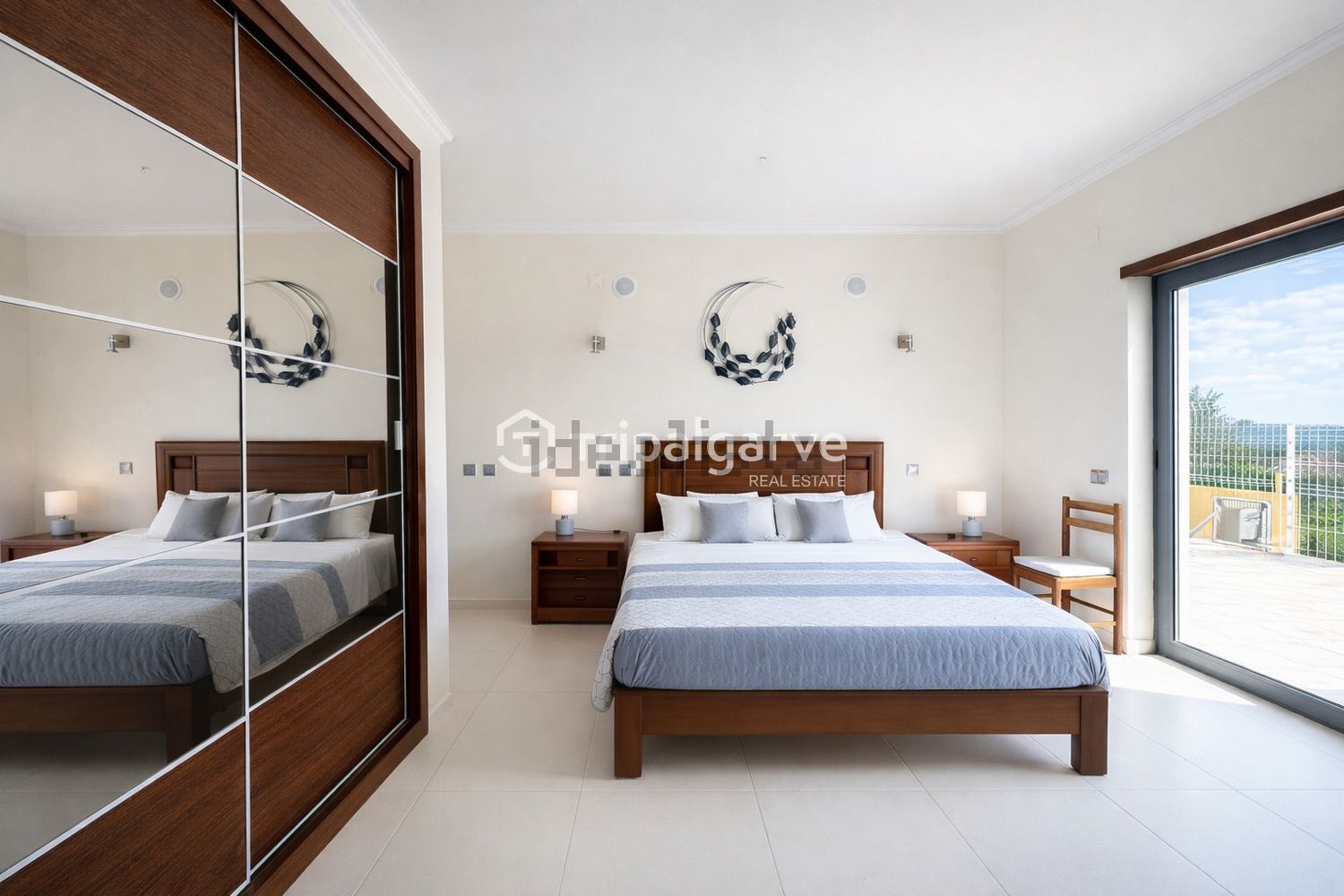 小楼房或独栋别墅出售在Algoz e Tunes - 卧室