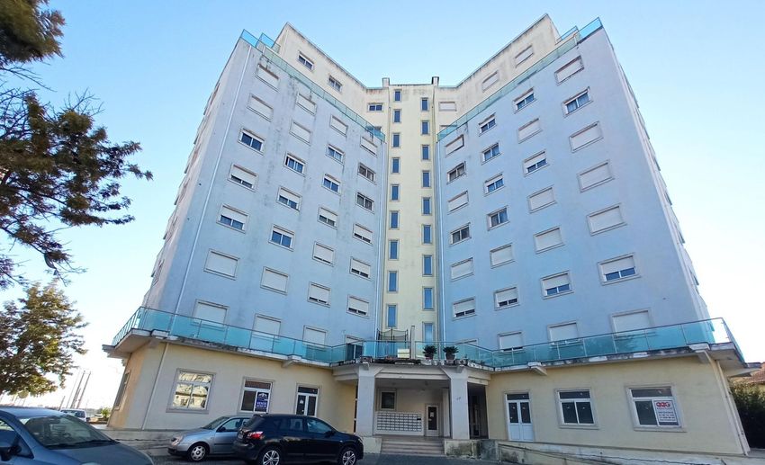 公寓 t2出售在Avenida dos Condes de Azambuja