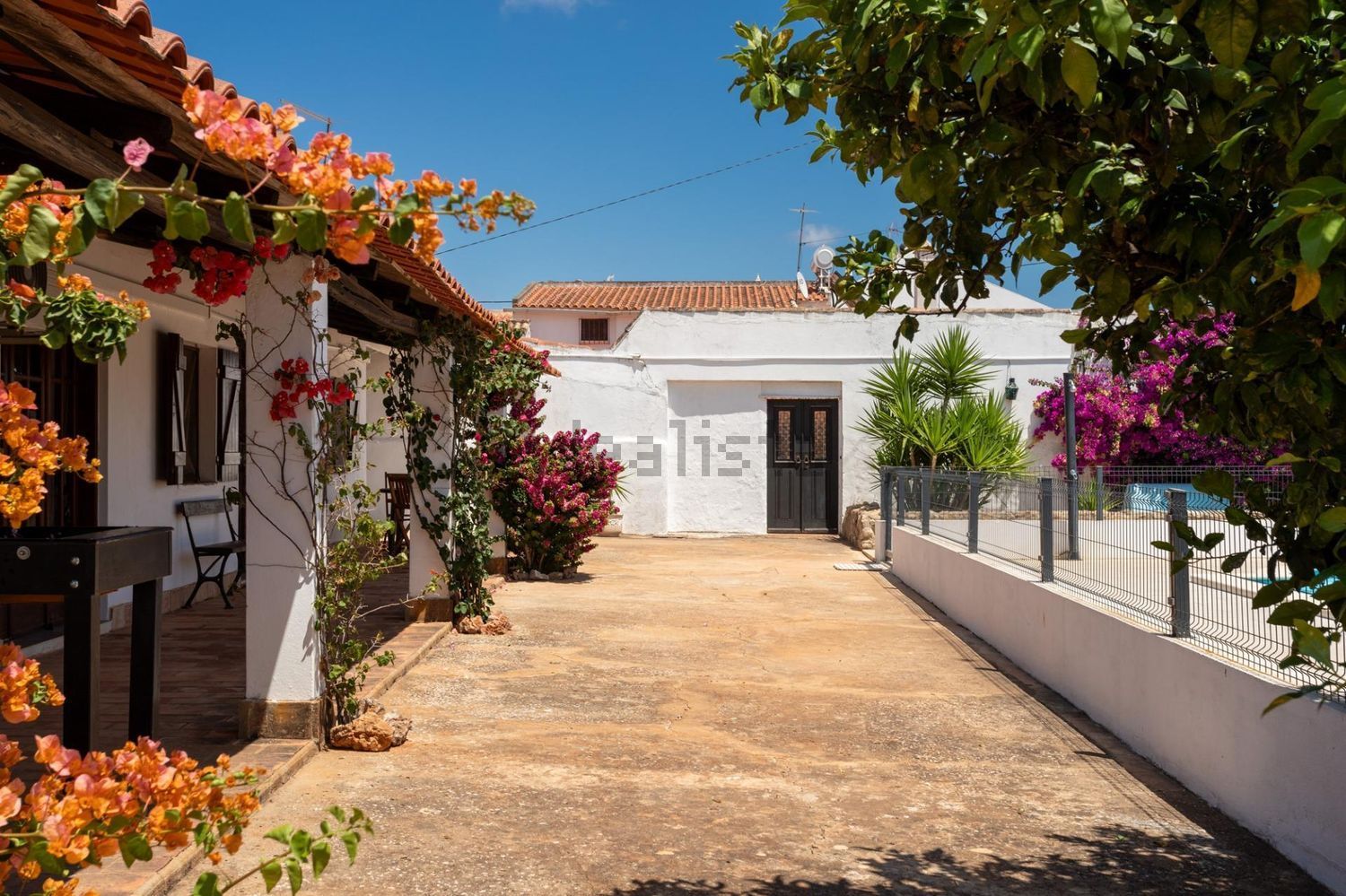 小楼房或独栋别墅出售在Estrada Ribeira de Alte s/n - 周边