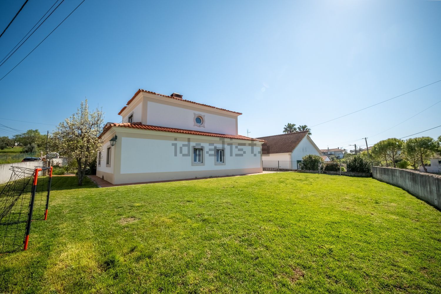 小楼房或独栋别墅出售在Rua Outão, 19 - 外立面
