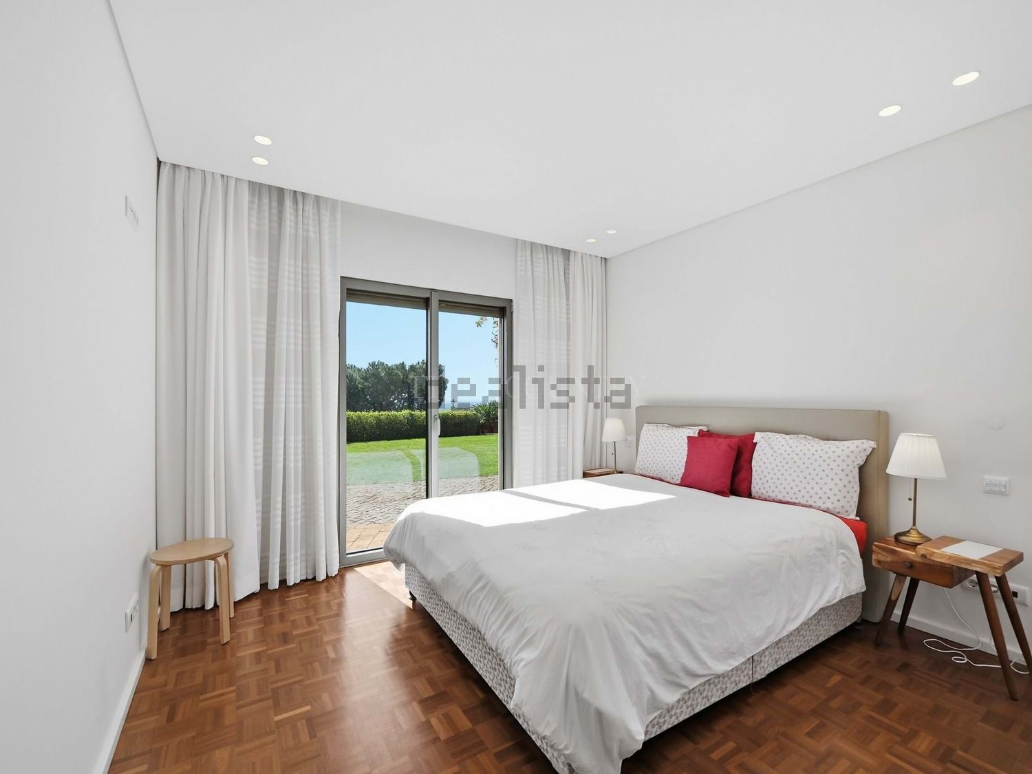 小楼房或独栋别墅出售N266 - 卧室