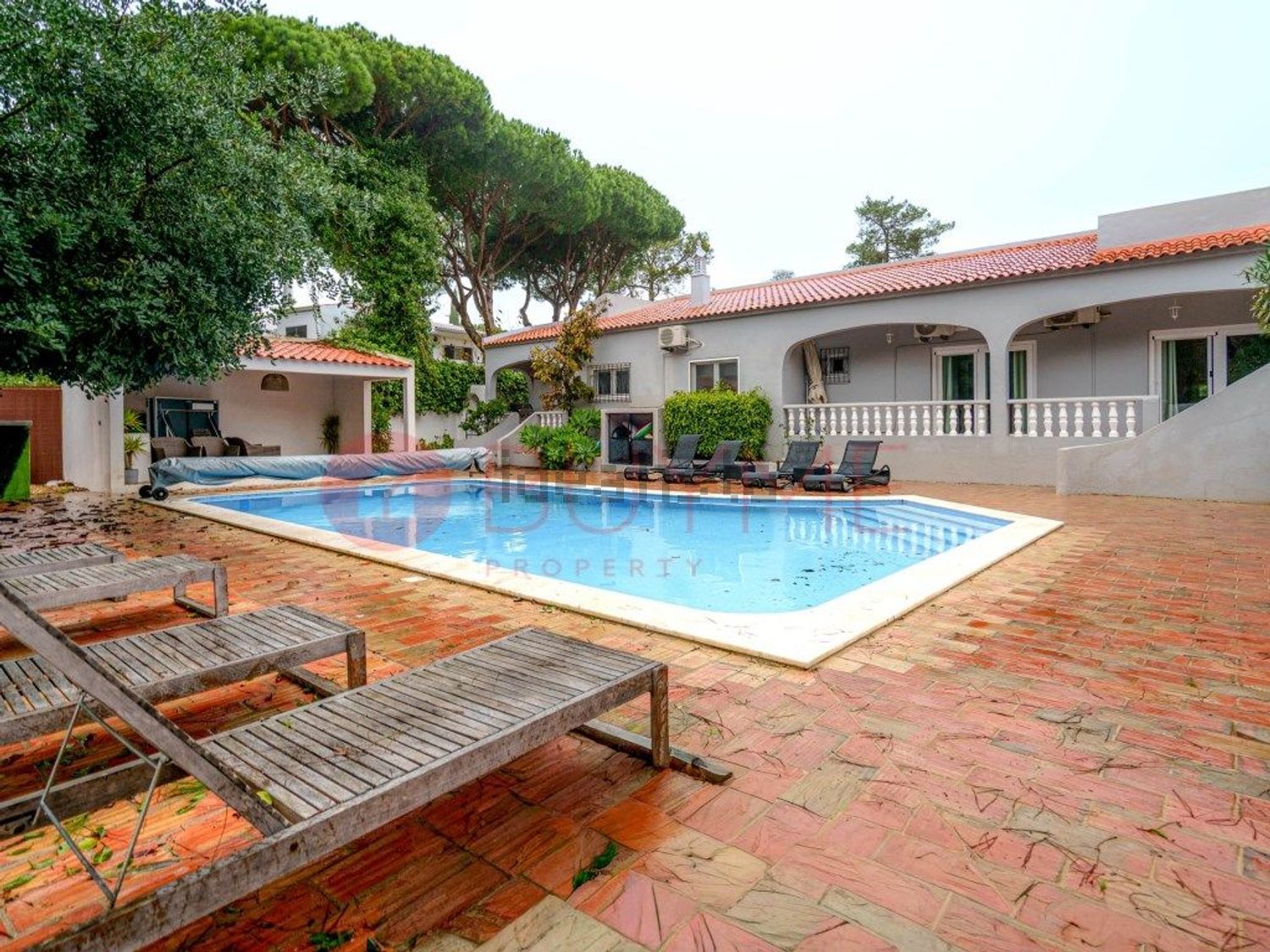 出租小楼房或独栋别墅在Quinta do Lago - Pinheiros Altos - 游泳池