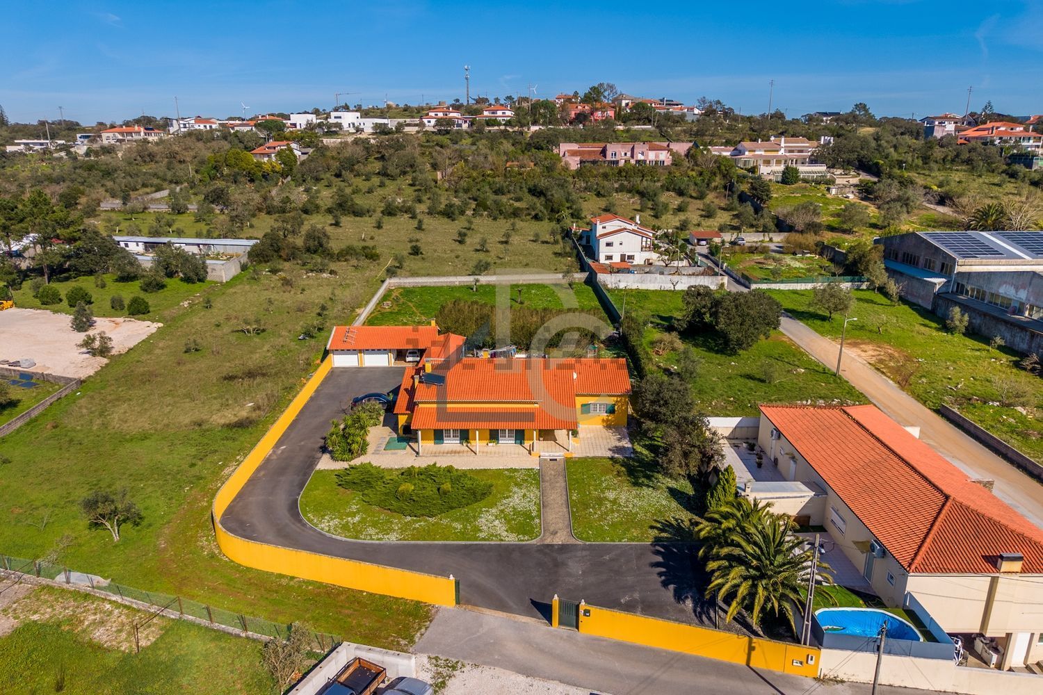 小楼房或独栋别墅出售在Avenida de Nossa Senhora de Fátima, 132 - 游泳池
