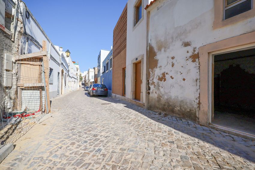 小楼房或独栋别墅出售在Centro Oeste da Cidade de Loulé
