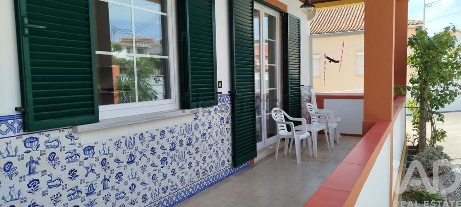 小楼房或独栋别墅出售在Centro de A dos Cunhados - 外立面
