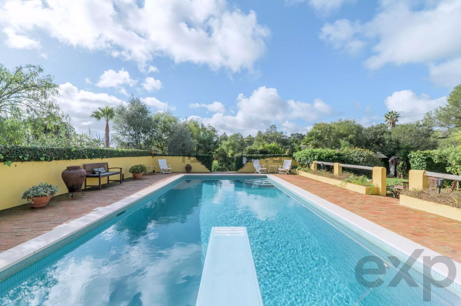 小楼房或独栋别墅出售在Bensafrim e Barão de São João - 游泳池