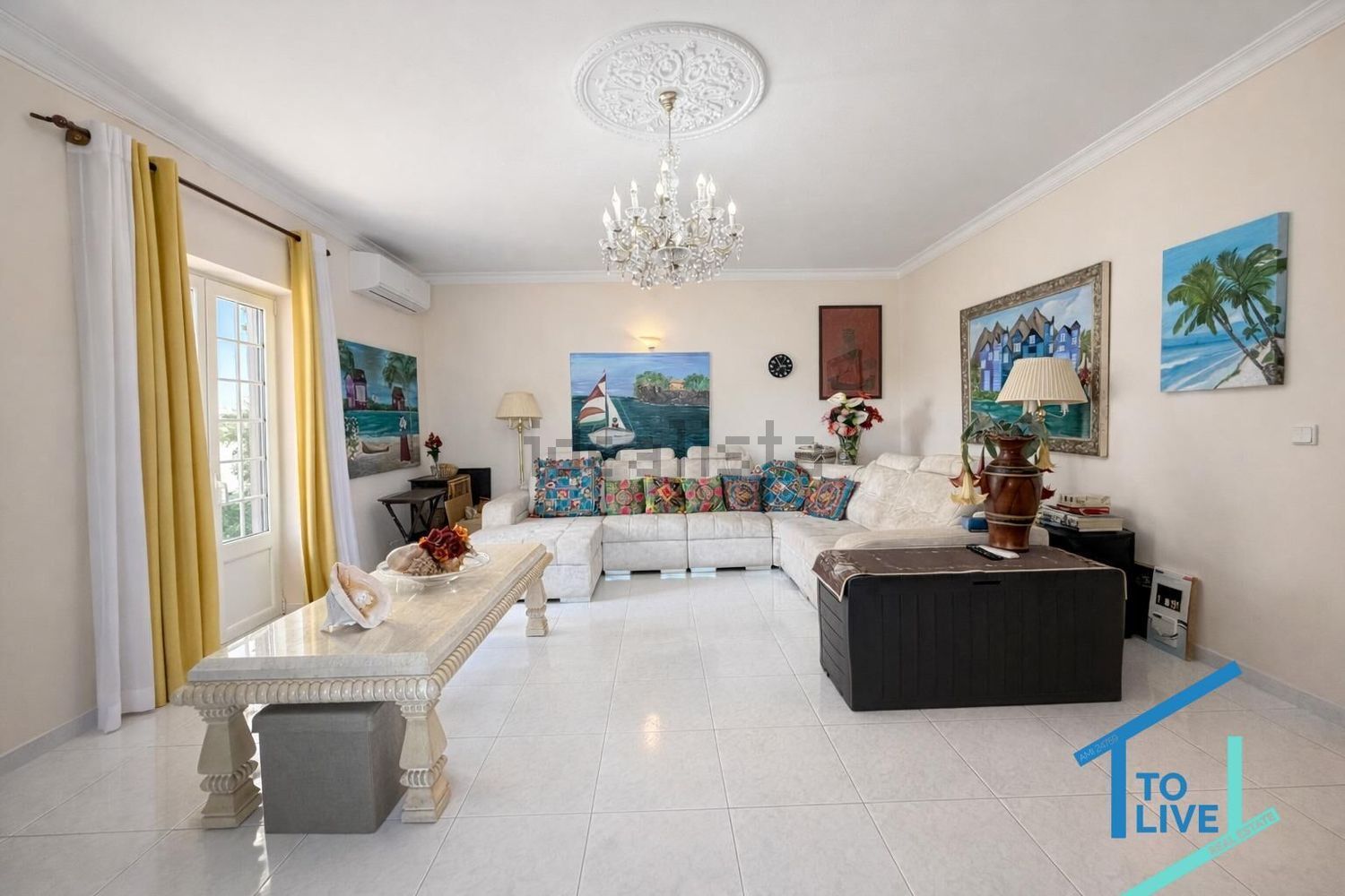 小楼房或独栋别墅出售在Madalena e Beselga - 客厅