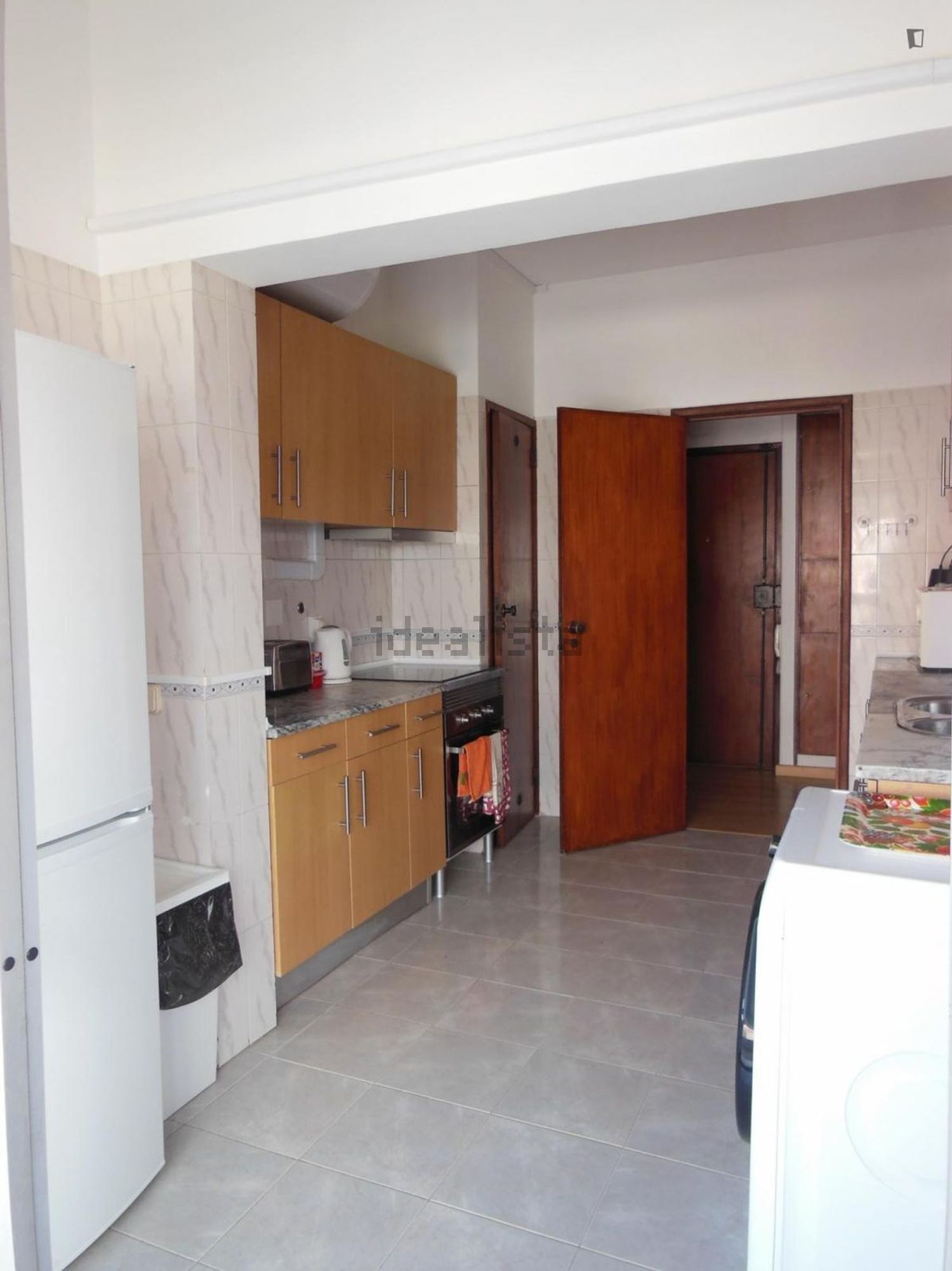 出租房间在Rua Professor Mira Fernandes - 厨房