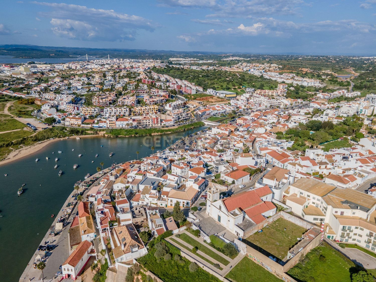 小楼房或独栋别墅出售在Rua Doutor Manuel Teixeira Gomes, 30 - 视线