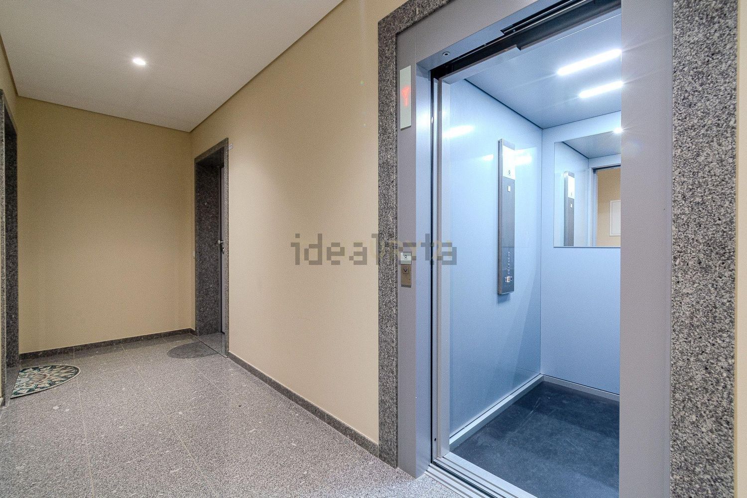 公寓 t3出售在Rua Infante Dom Henrique, 12 a - 过道