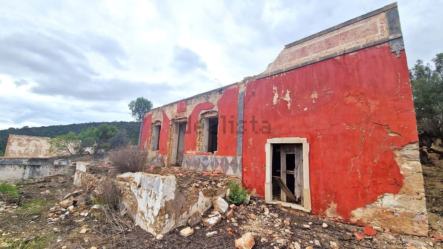 小楼房或独栋别墅出售在Rua Cerro Cabeça de Câmara, 8100-289 Loulé s/n - 外立面