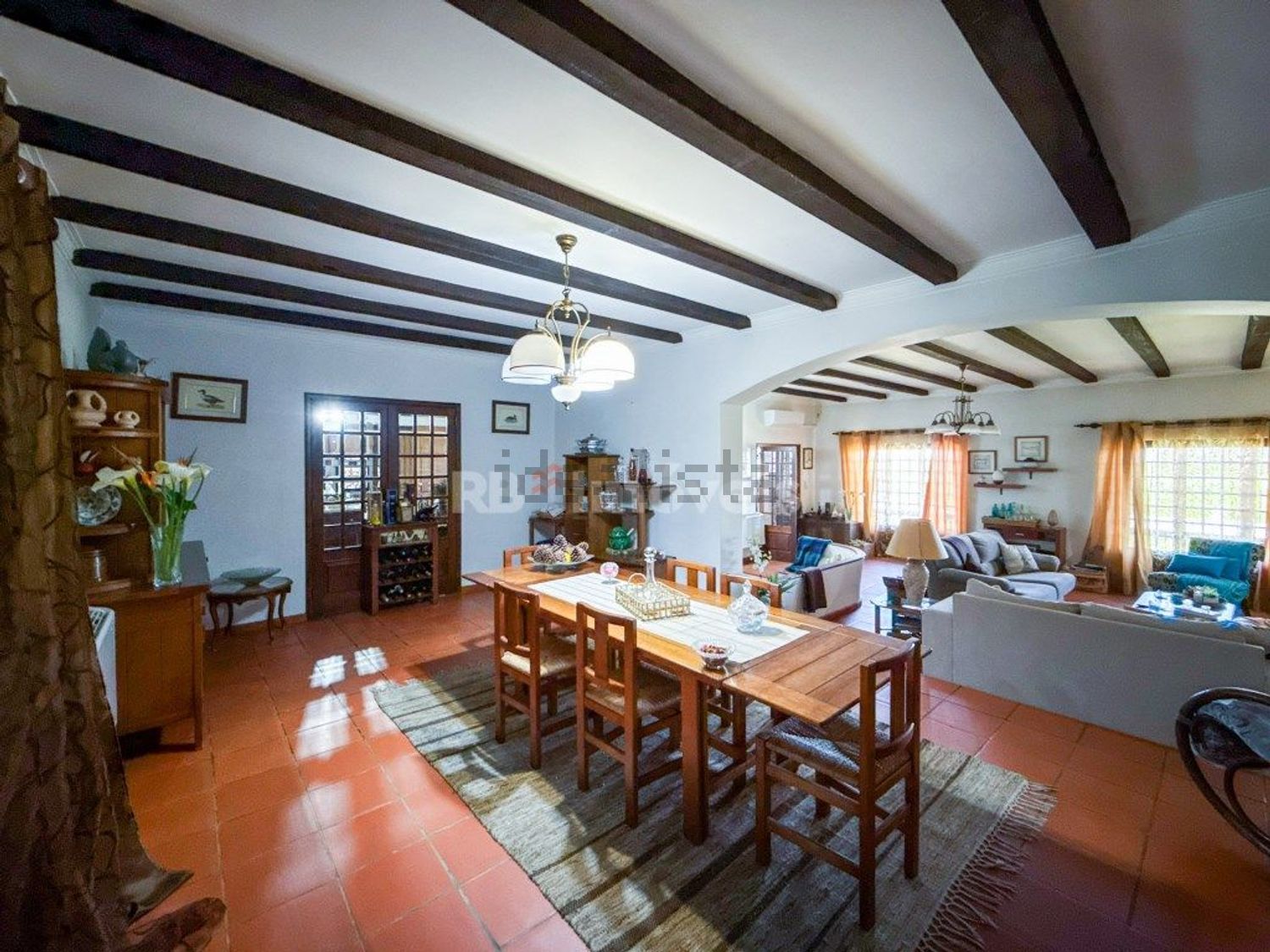 小楼房或独栋别墅出售在Rua das Tangalhanas, 76 - 客厅