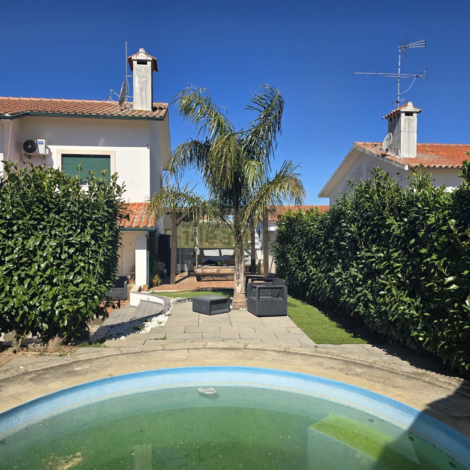 小楼房或独栋别墅出售在Tomar e Santa Maria dos Olivais - 游泳池