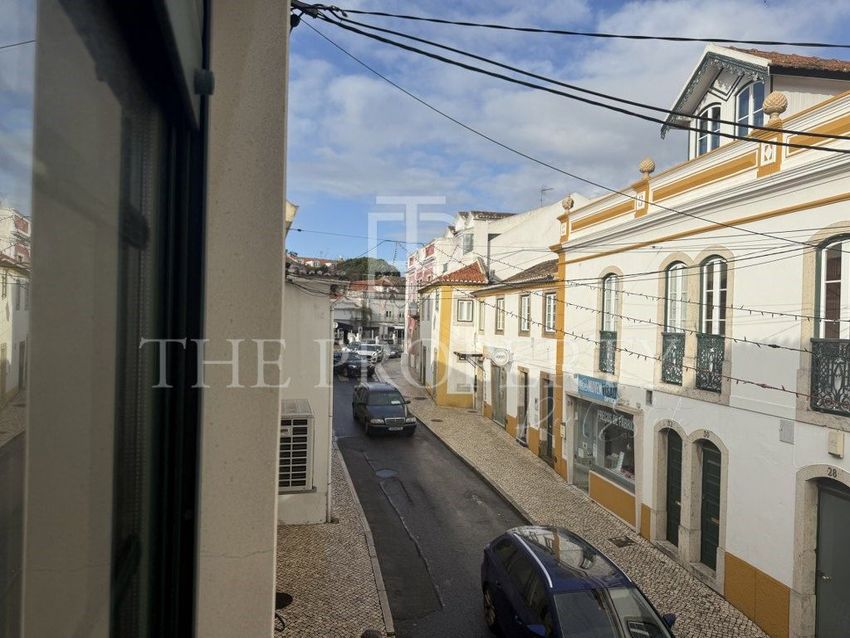 小楼房或独栋别墅出售在Rua Cândido dos Reis