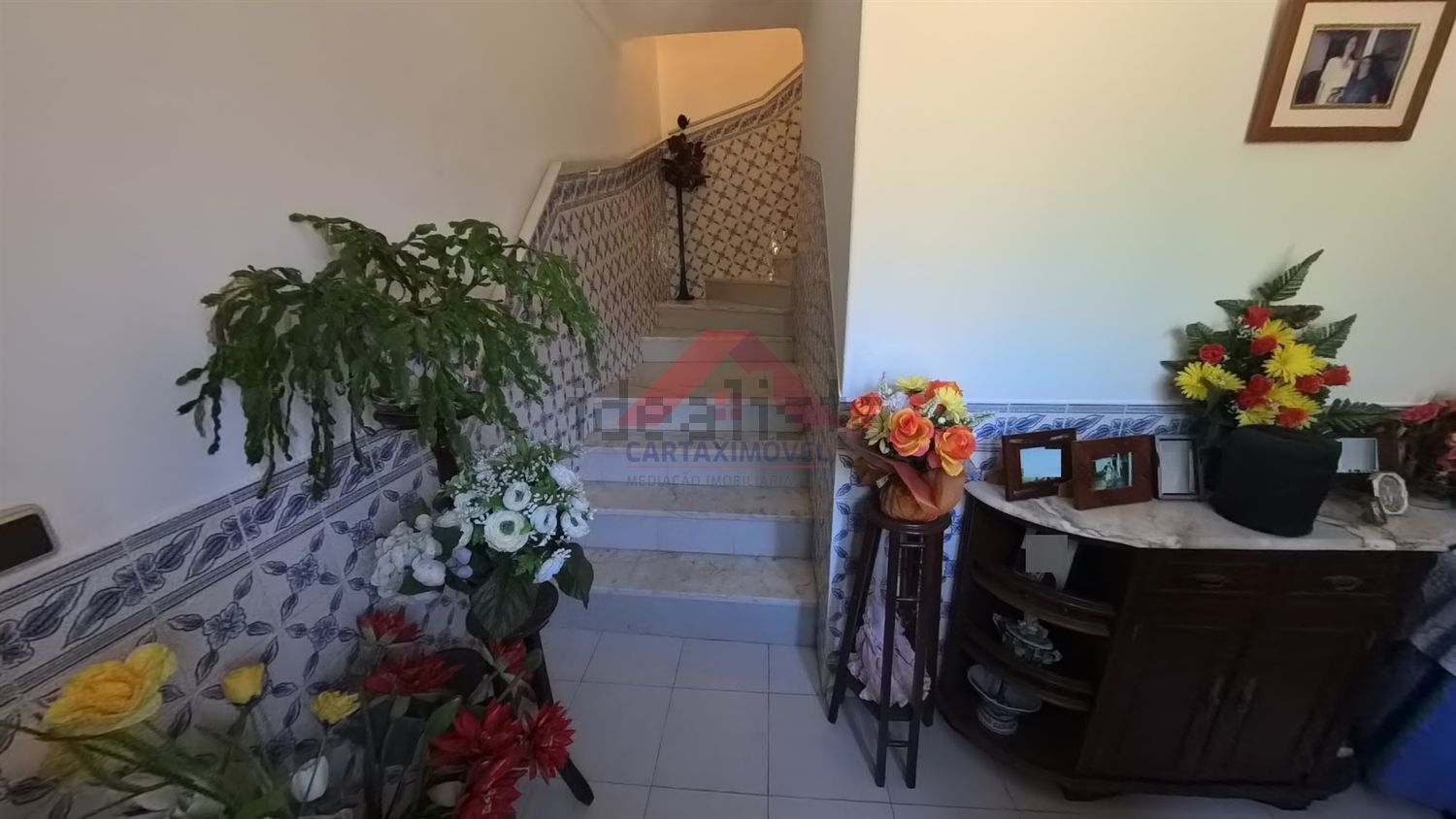 小楼房或独栋别墅出售在Vila Chã de Ourique - 前厅