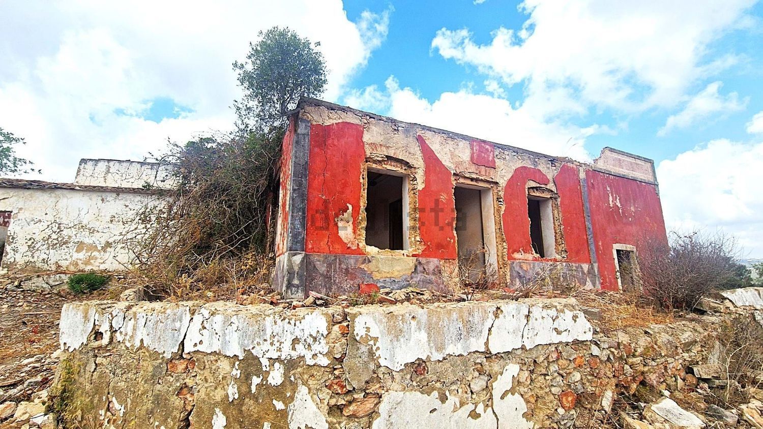小楼房或独栋别墅出售在Rua Cerro Cabeça de Câmara, 8100-289 Loulé s/n - 外立面