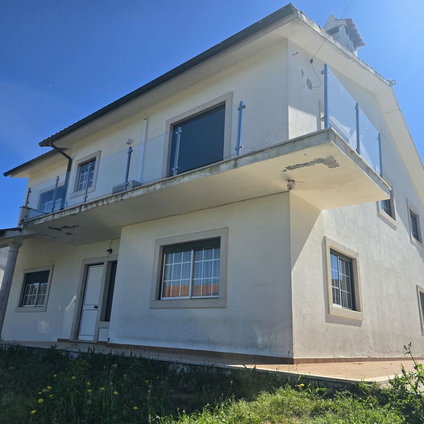 小楼房或独栋别墅出售在Tomar e Santa Maria dos Olivais