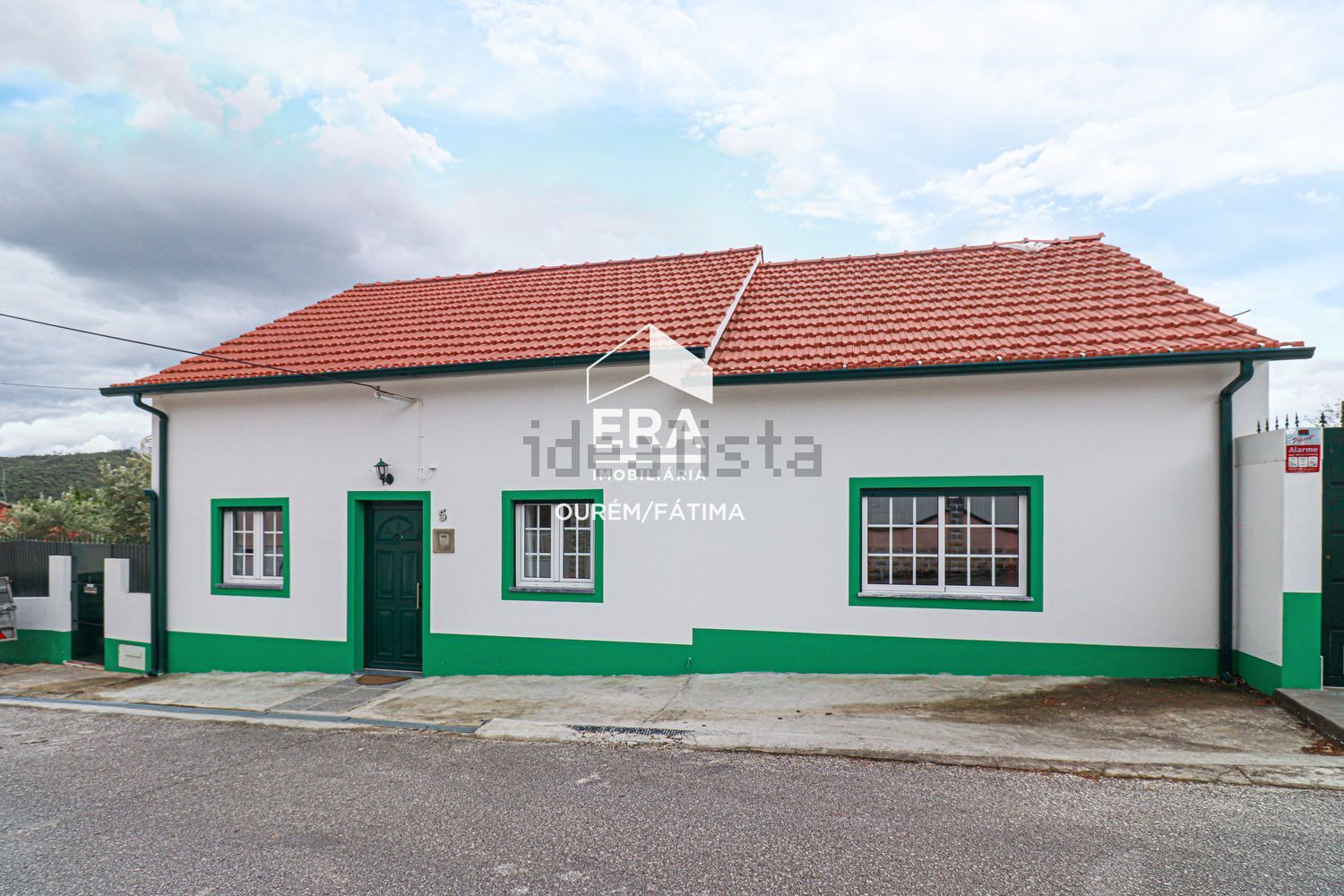小楼房或独栋别墅出售在Freixianda - Ribeira do Fárrio - Formigais - 外立面