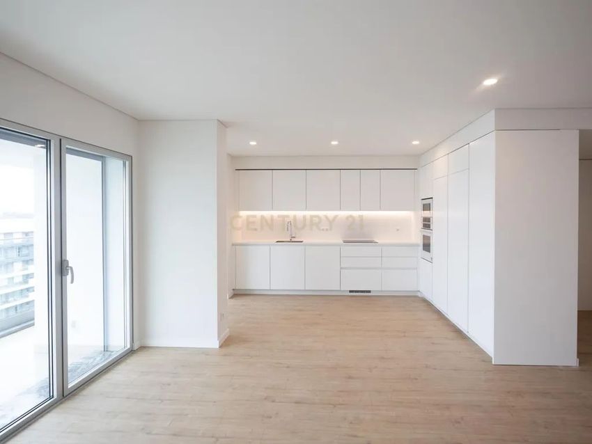 公寓 t2出售在Rua Sarmento de Beires, 47
