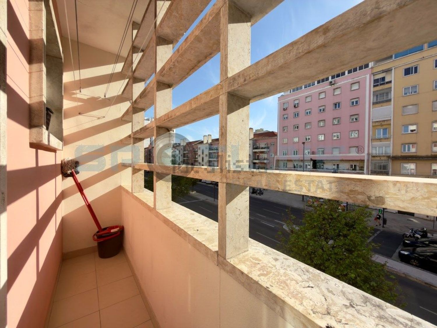 出租公寓 t2在Avenida de Roma, 76 - 露台