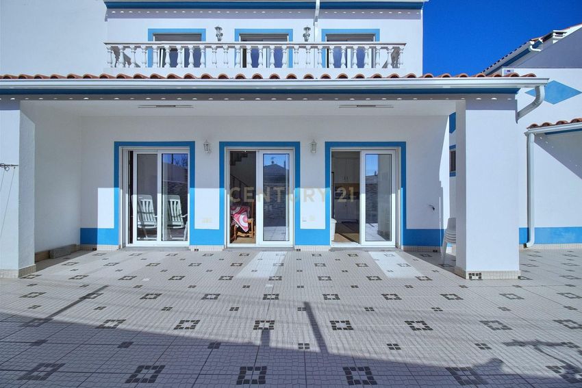 小楼房或独栋别墅出售在Rua da Alagoa, 42