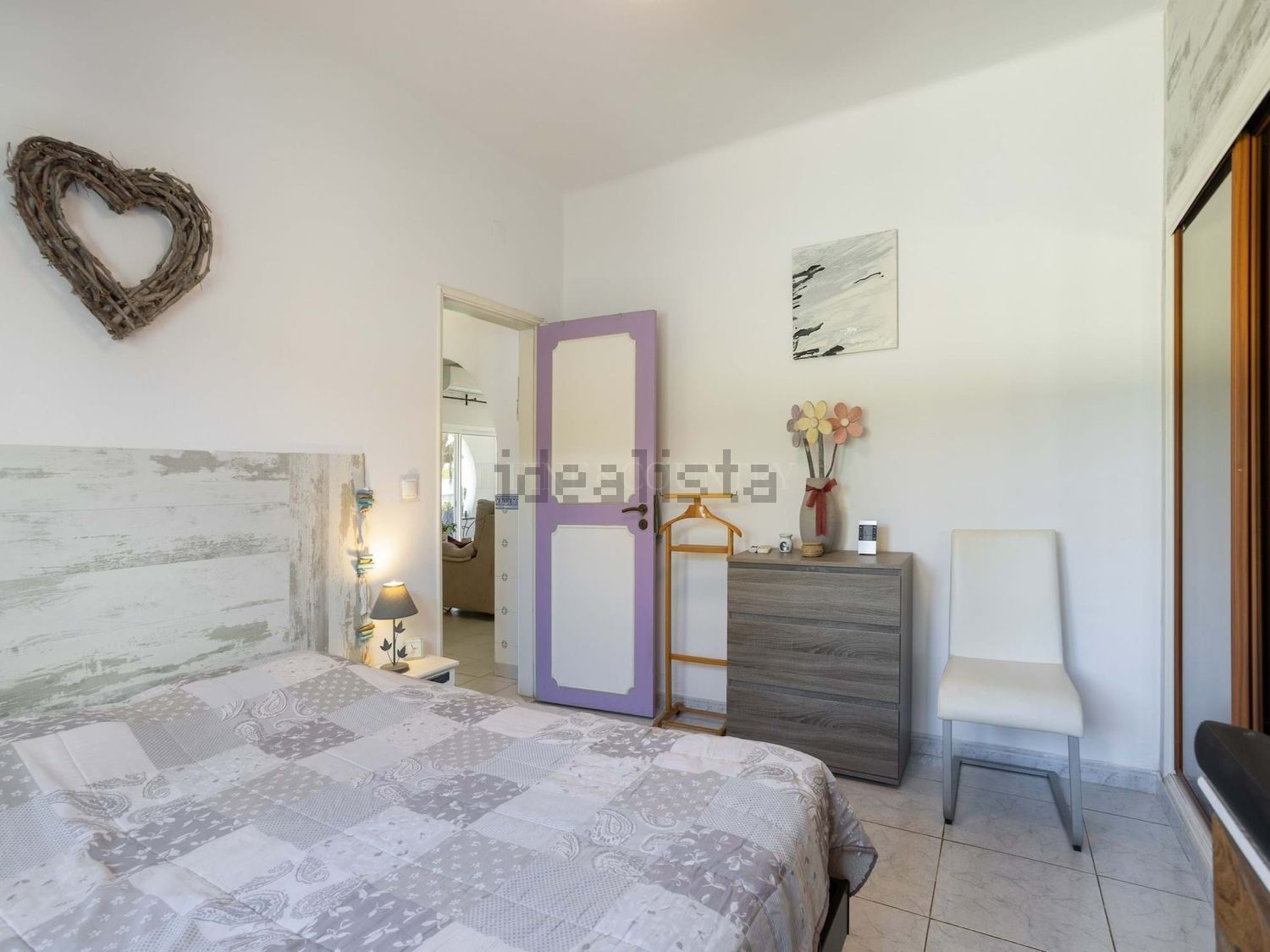 小楼房或别墅出售Em516 - 卧室