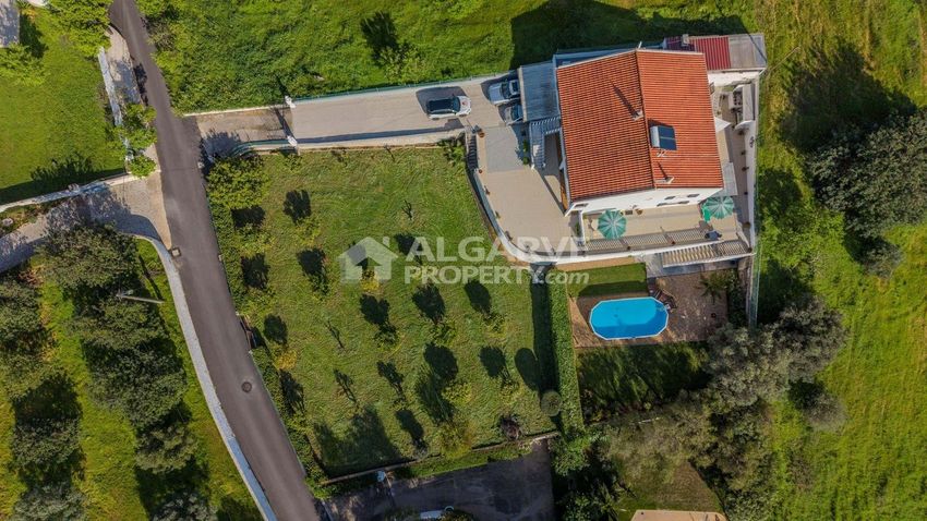 小楼房或独栋别墅出售在Caminho de Vale Covo