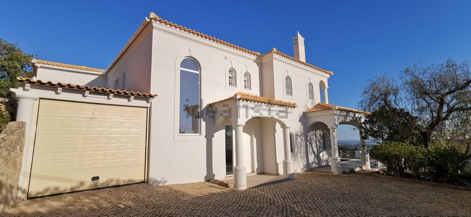 小楼房或独栋别墅出售在Rua de Sobradinho de Alfeição - 外立面