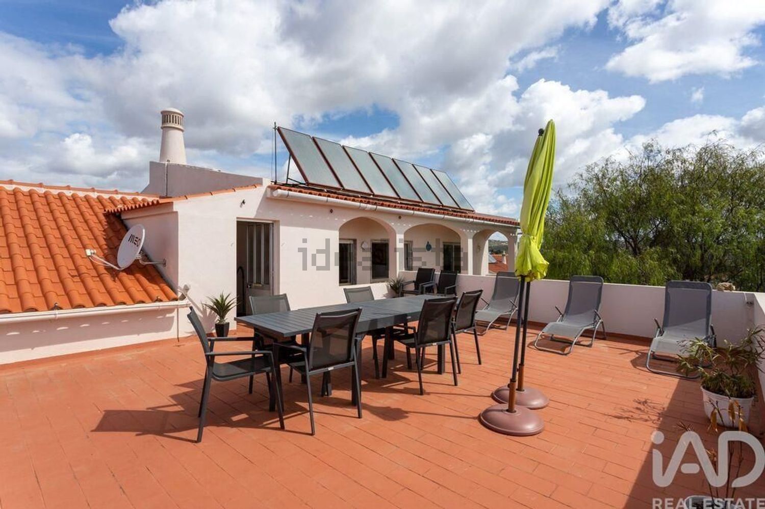 小楼房或独栋别墅出售在Ferreiras - 外立面