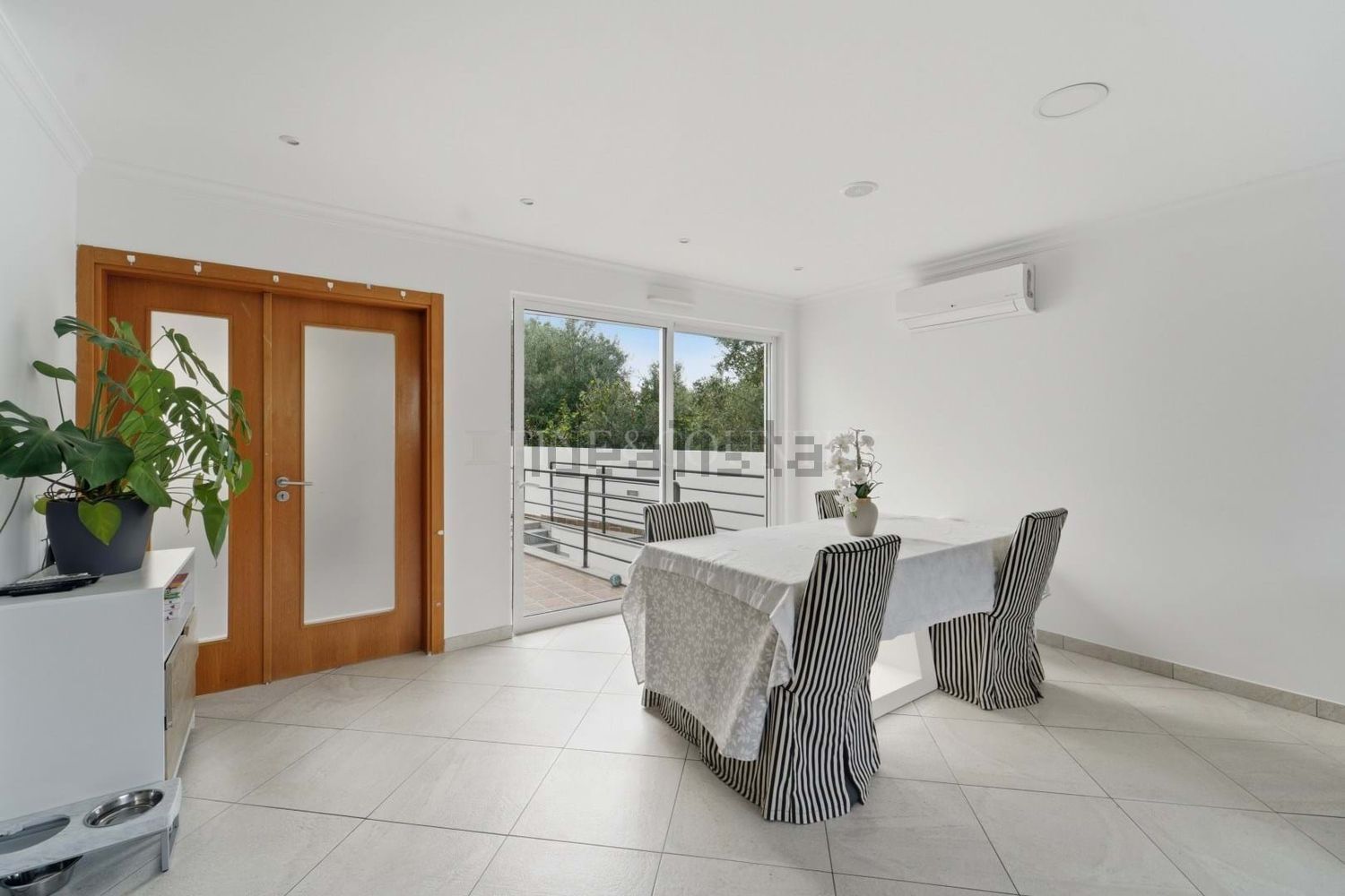 小楼房或别墅出售在Rua de Setor Estêvão - 客厅