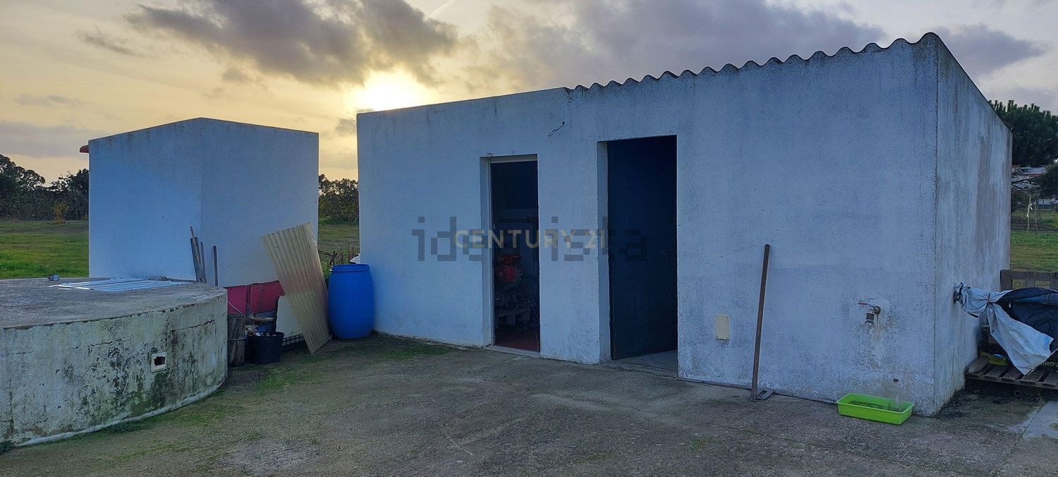 小楼房或独栋别墅出售在Estrada dos Alemães - 外立面